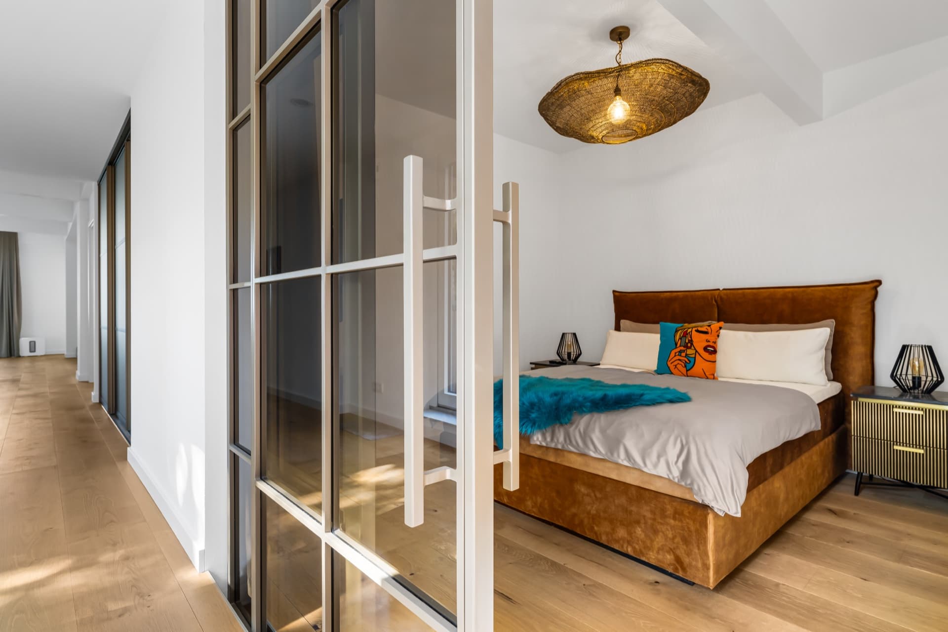 LoftVision Schiebetür aus Stahl und Glas — platzsparende Lofttür mit sichtbarer Laufschiene zur Wandmontage, Industrial-Style für Wohnung, Schlafzimmer und Bad